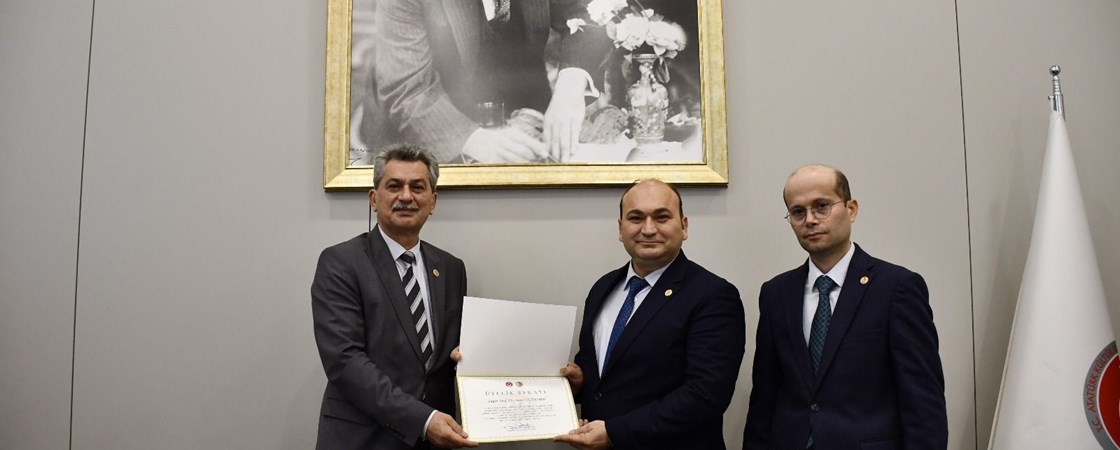 Merkezimiz Müdürü Sayın Prof. İsmet Türkmen Mustafa Kemal Atatürk, Milli Mücadele ve Türkiye Cumhuriyeti tarihi üzerine bilimsel yöntemlerle araştırmalarda bulunan ve bunu geleceğe aktarrna misyonu üstlenen Atatürk Araştırma Merkezi Başkanlığı Bilim Kurulu asli üyeliğine seçilmiştir.